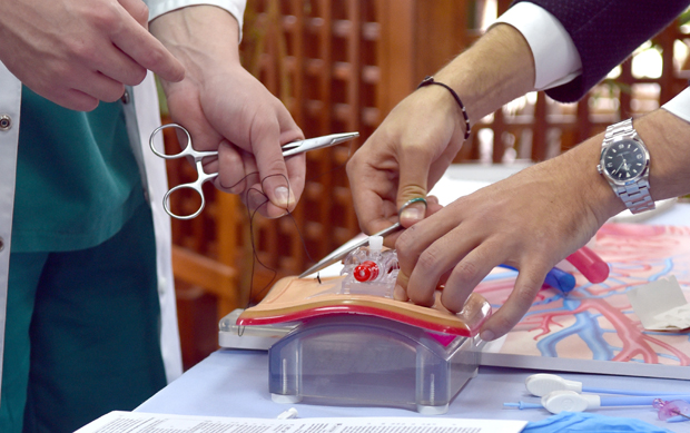 Нове методе у Институту Дедиње: Са канилом безбедније операције на срцу